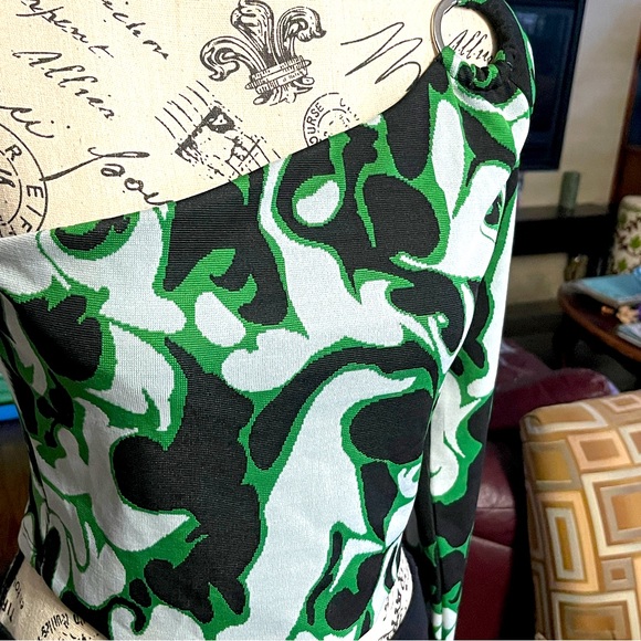 BNWOT ZARA Asymmetric Black and Green Top Size Large - Picture 5 of 8